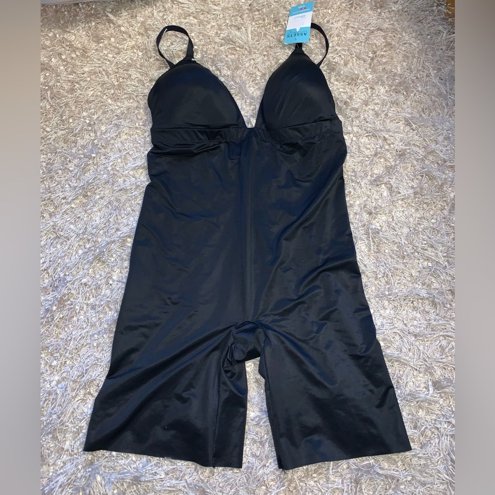 Very Black Shapewear Bodysuit Plunge Low Back Mid Thigh size XL NWT